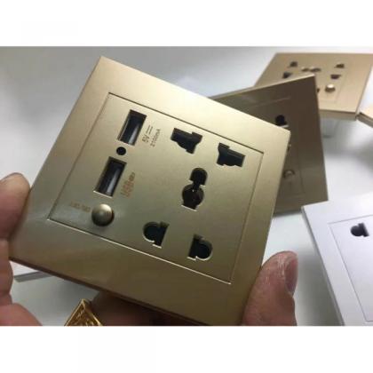 コンセントカバー カメラ